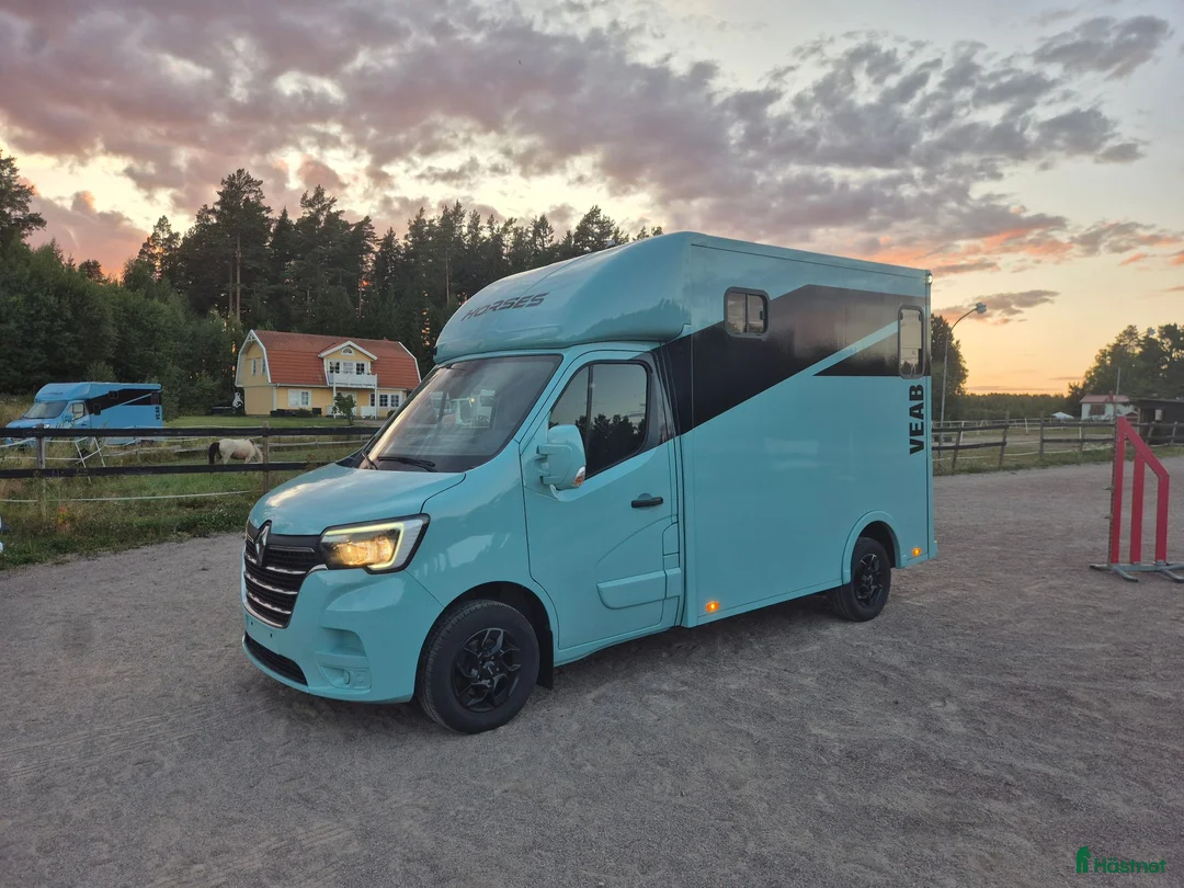 Hästlastbilar  fordon & transport till salu: Renault master stuteri B-kortsbuss 2023 - Annons 1