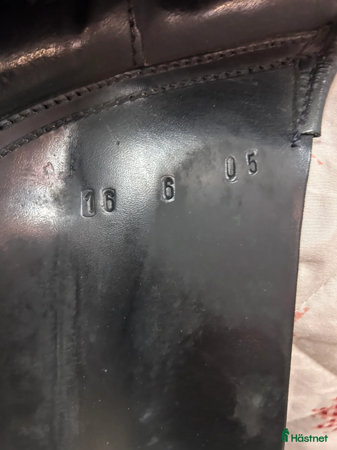 Sadlar hästutrustning till salu: Fin svart Rolf Stenberg dressyrsadel i Upplands Väsby - Annons 4