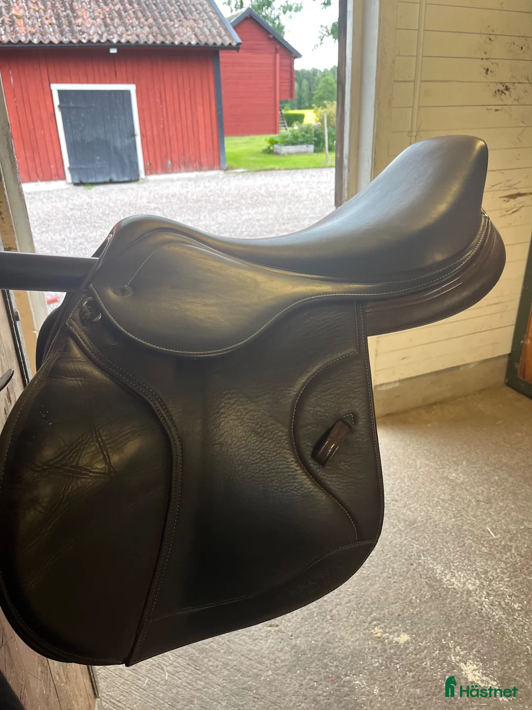 Sadlar hästutrustning till salu: Ikonic Light 17” - Annons 1