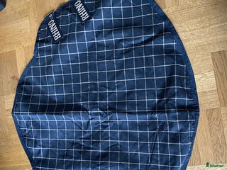 Täcken hästutrustning till salu: Rhino halstäcke 0 gram stl 125 i Uppsala - Annons 1