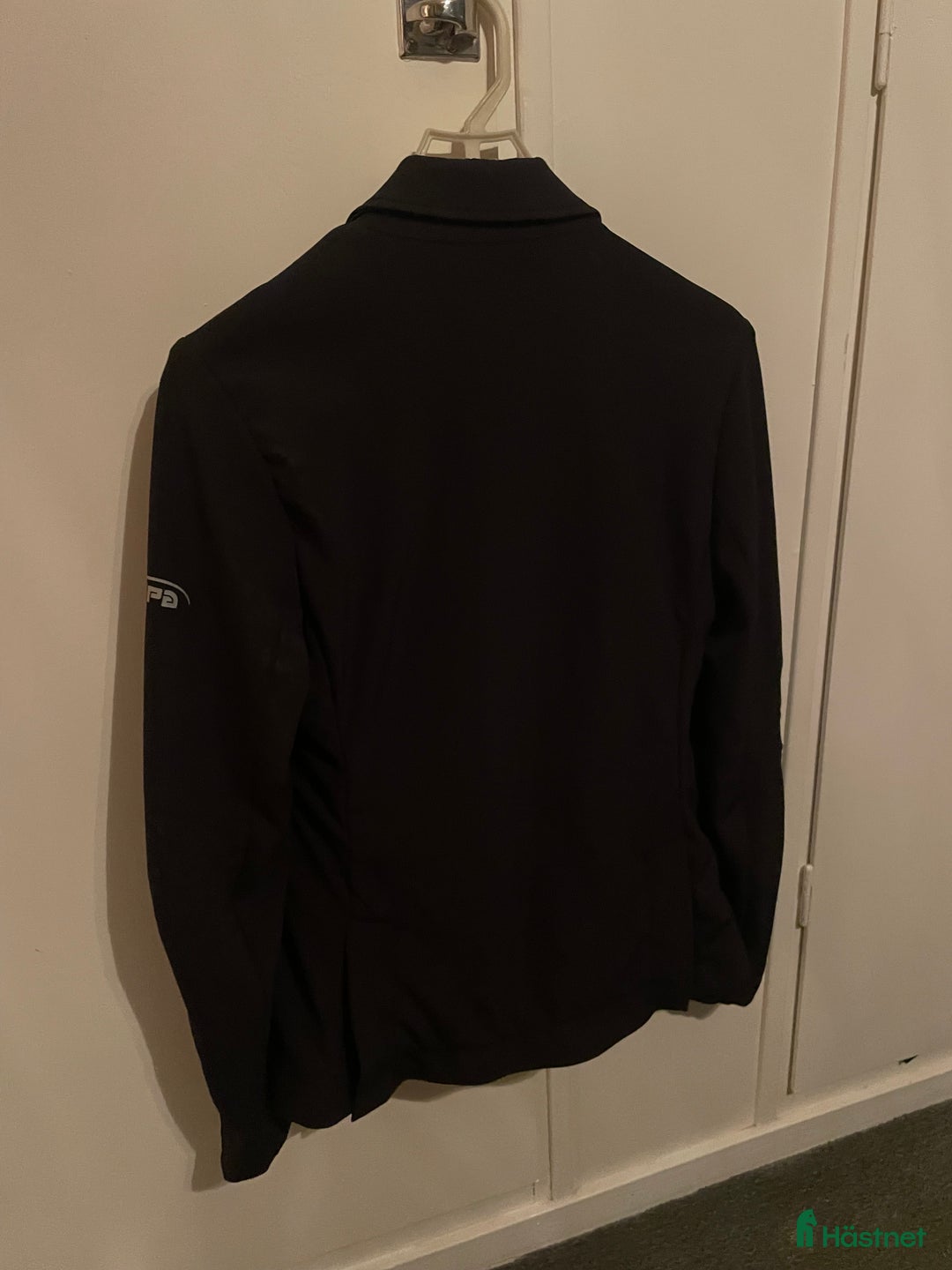 Jackor & Kavajer ryttarutrustning till salu: Svart GPA kavaj i Sala - Annons 2