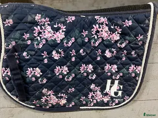 Schabrak & Vojlockar hästutrustning Blommigt schabrak i Landsbro - Annons 7