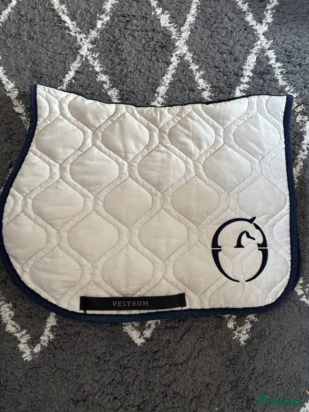 Schabrak & Vojlockar hästutrustning till salu: Fint vestrum x Leeds sport schabrak  - Annons 1