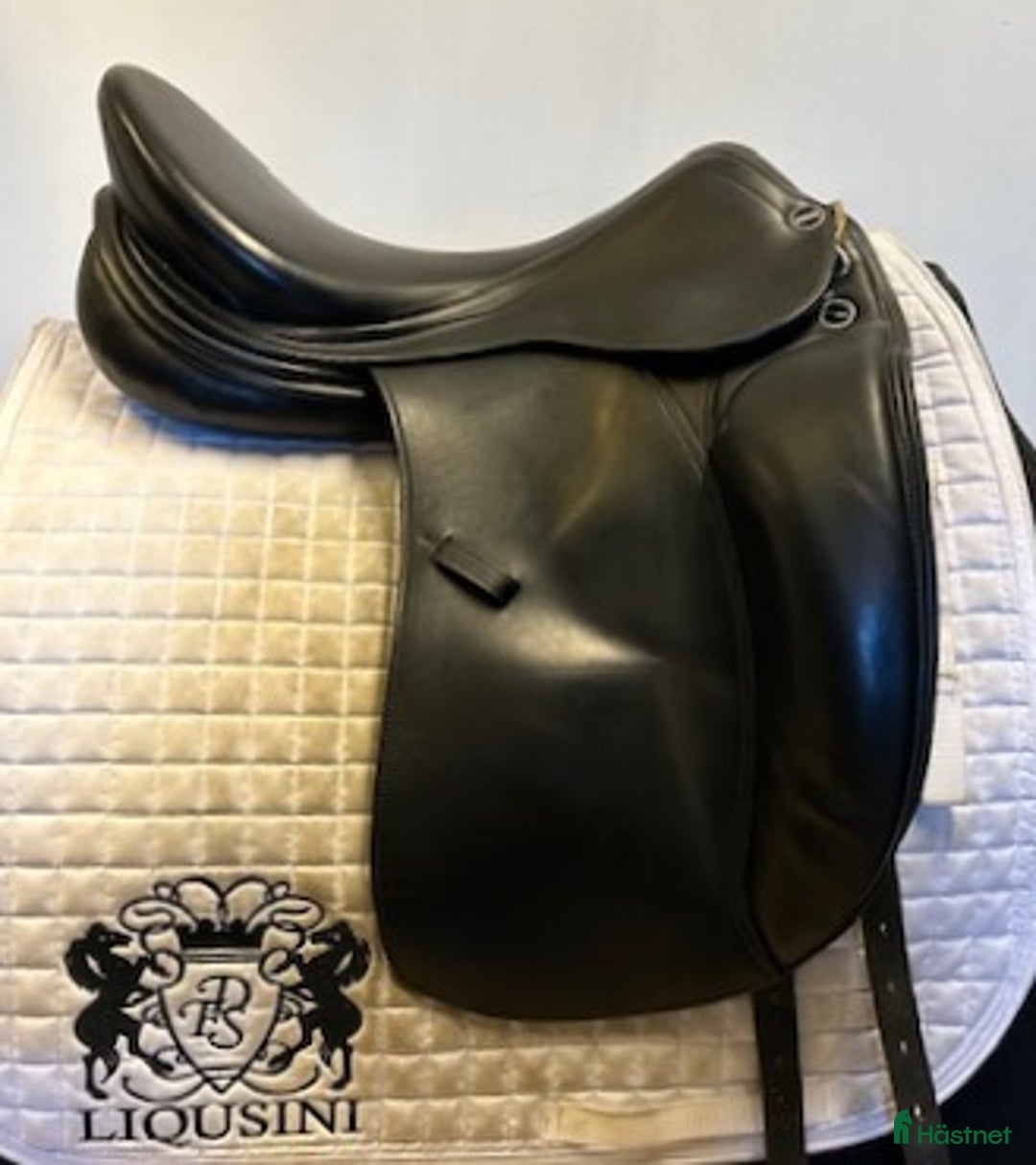 Sadlar hästutrustning till salu: Dressyrsadel Erreplus Adelinde 17" i Uppsala - Annons 1