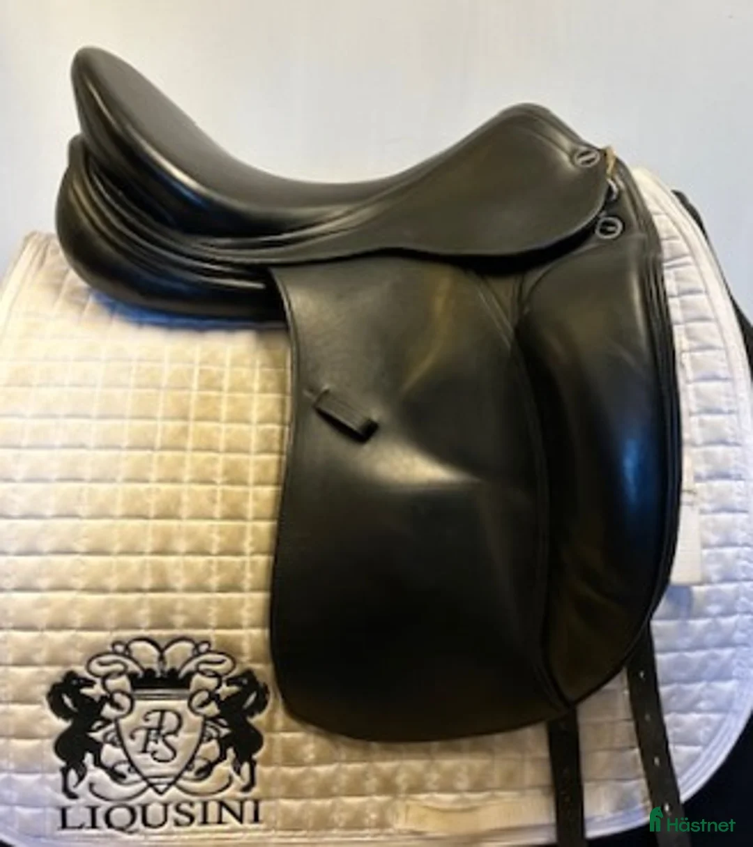 Sadlar hästutrustning till salu: Dressyrsadel Erreplus Adelinde 17" i Uppsala - Annons 1