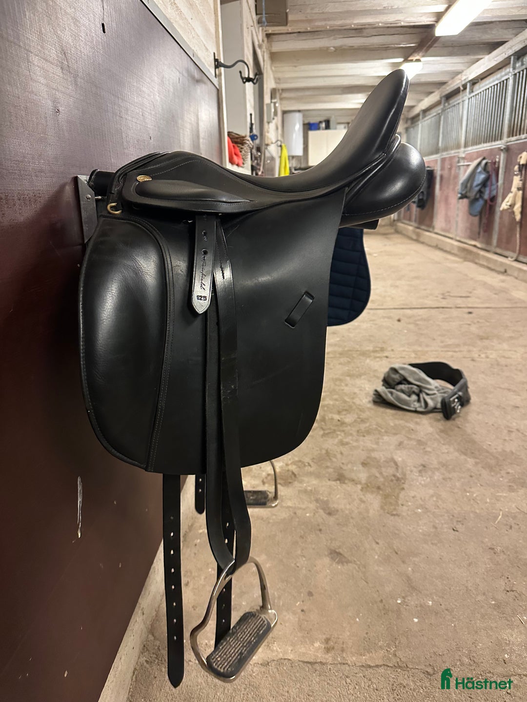 Sadlar hästutrustning till salu: Jättefin sadel! i Nykvarn - Annons 2
