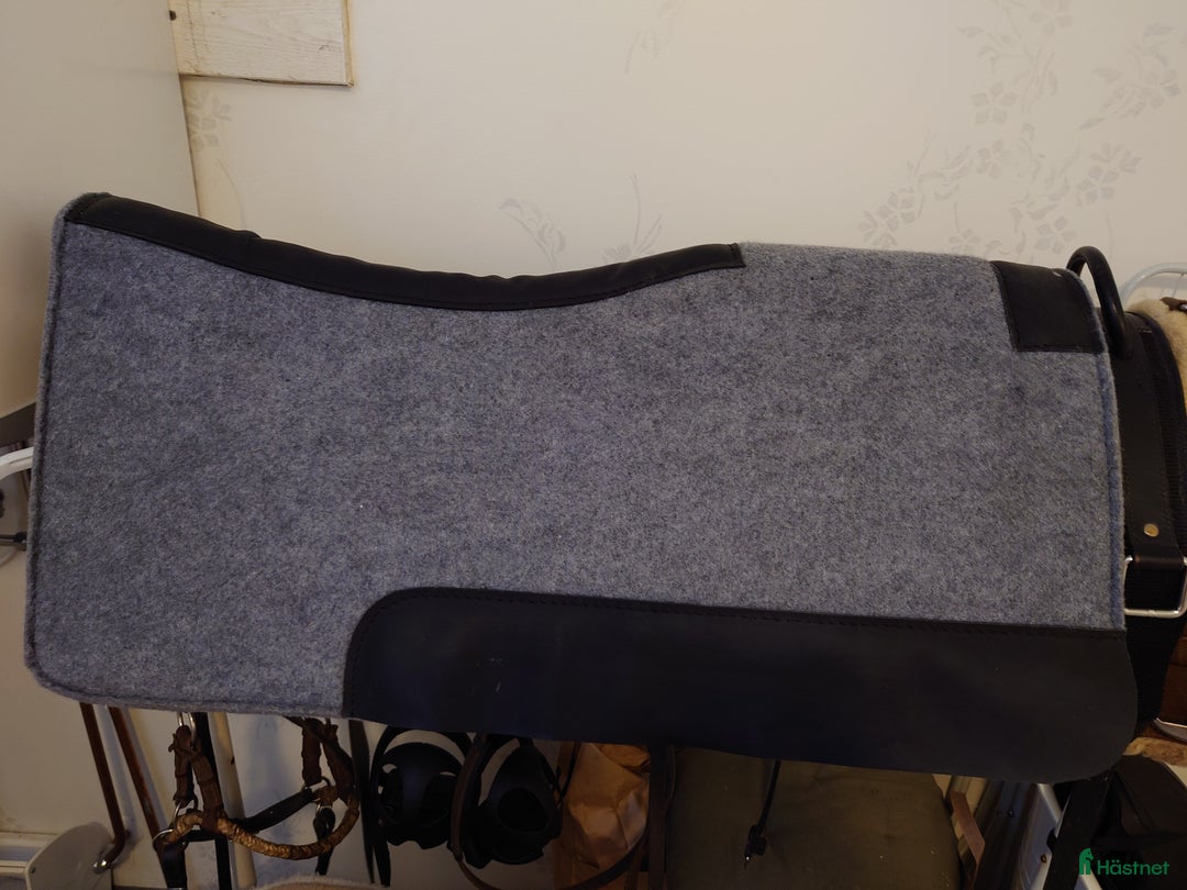 Sadlar hästutrustning till salu: Westernsadel, skön och stabil i Höje - Annons 11