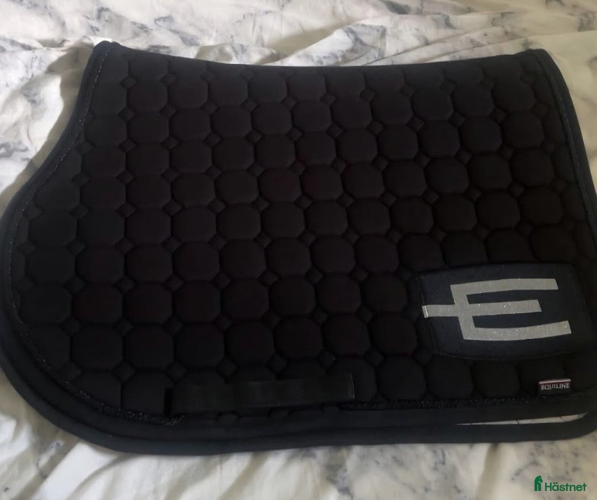 Schabrak & Vojlockar hästutrustning till salu: Equilline schabrak säljes - Annons 1