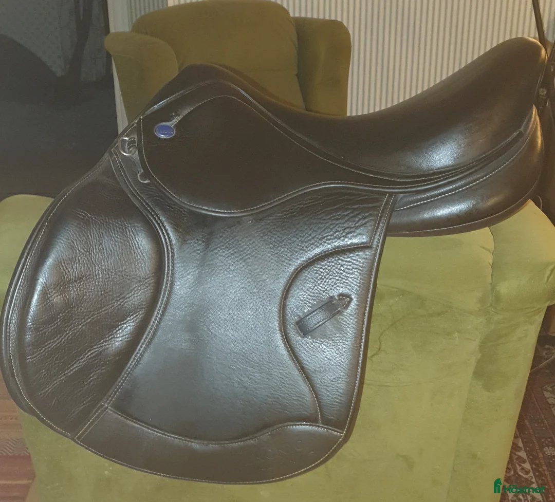 Sadlar hästutrustning till salu: Mycket fin hoppsadel - Annons 1