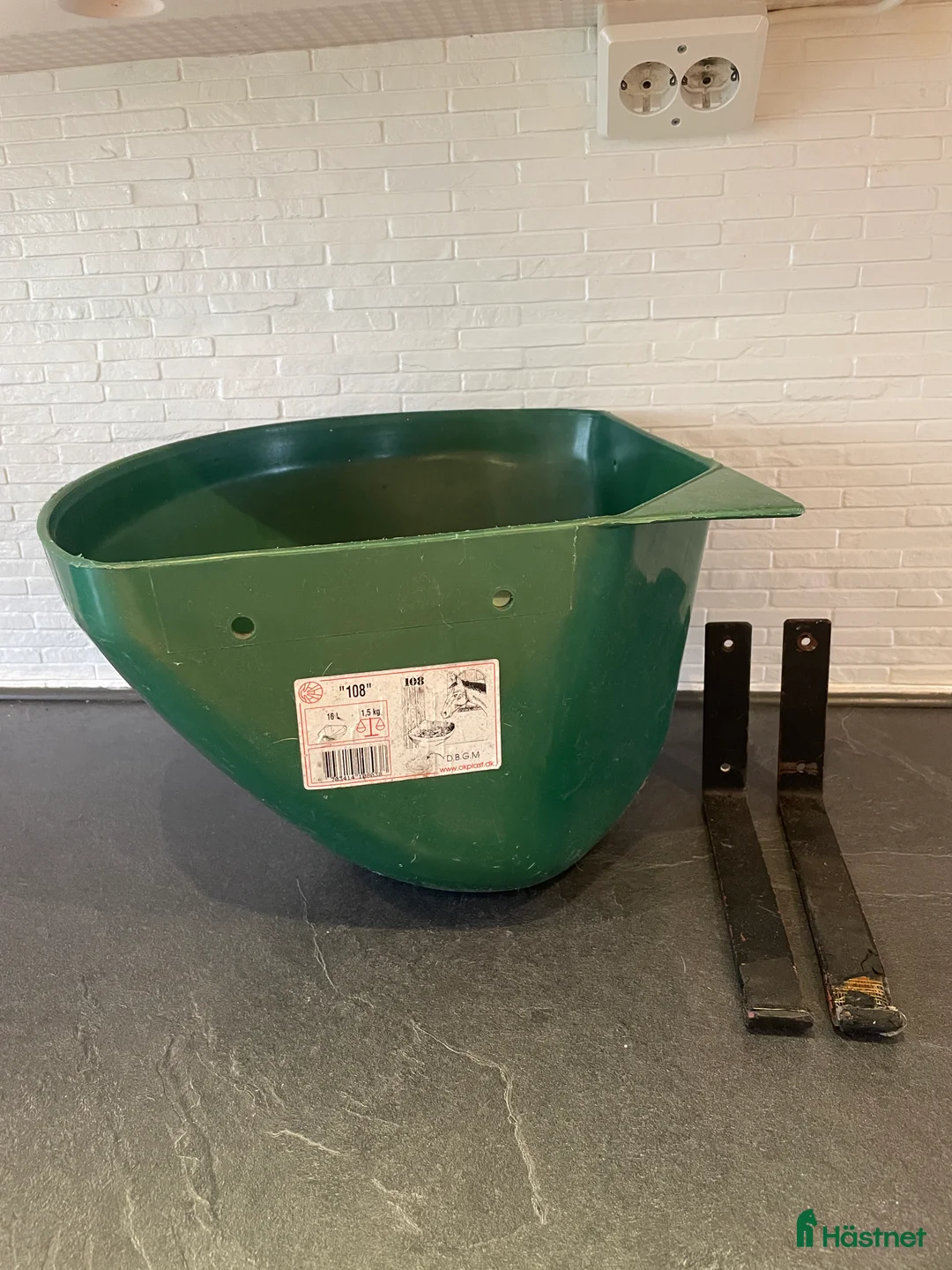 Stallinredning, stängsel & gård övrig utrustning till salu: Hörnkrubba i Rosersberg - Annons 3