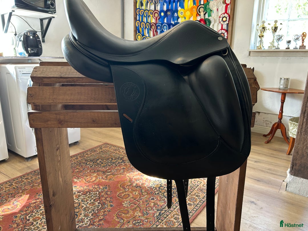 Sadlar hästutrustning till salu: Antares Signature 16,5 i Krylbo - Annons 1