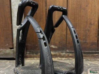 Stigbyglar hästutrustning till salu: Freejump soft up PRO i Gyttorp - Annons 3