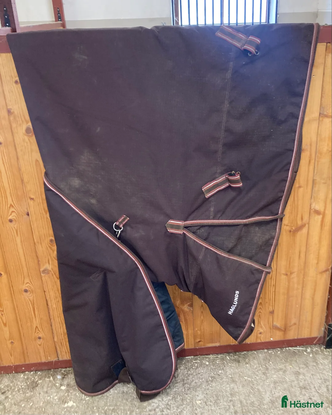 Täcken hästutrustning till salu: Haglunds fodrat regntäcke  - Annons 1