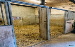  hästgårdar till salu: Gård med avskilt läge utanför Uppsala i Alunda - Bild 6