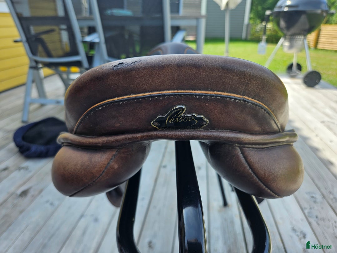 Sadlar hästutrustning till salu: R Pessoa sadel 17,5 tum i Nyköping - Annons 2