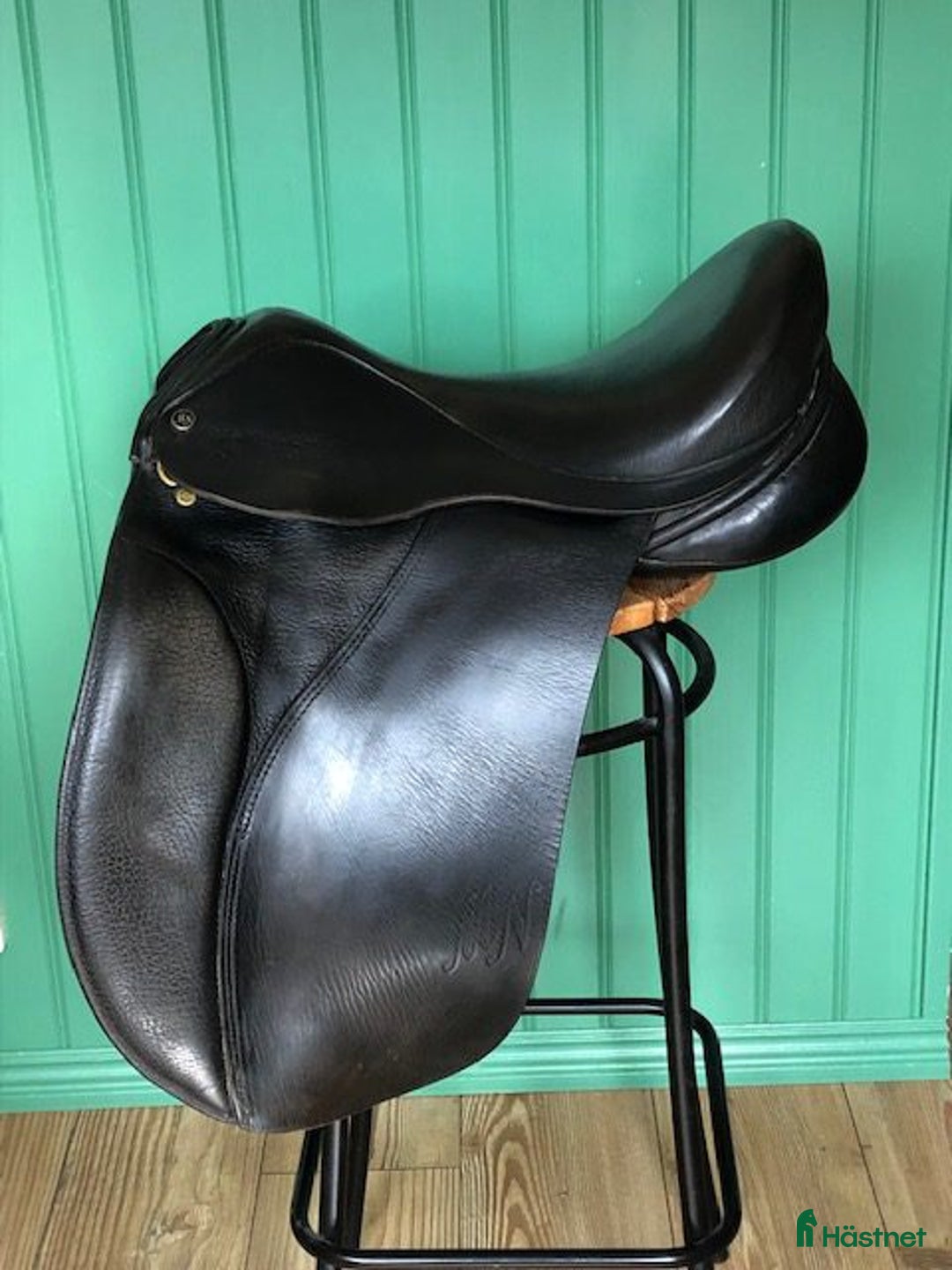 Sadlar hästutrustning till salu: Morris and Nolan dressyrsadel - Annons 1