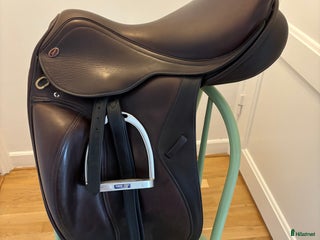 Sadlar hästutrustning till salu: Dressyrsadel Lippo Integro i Bromma - Annons 2