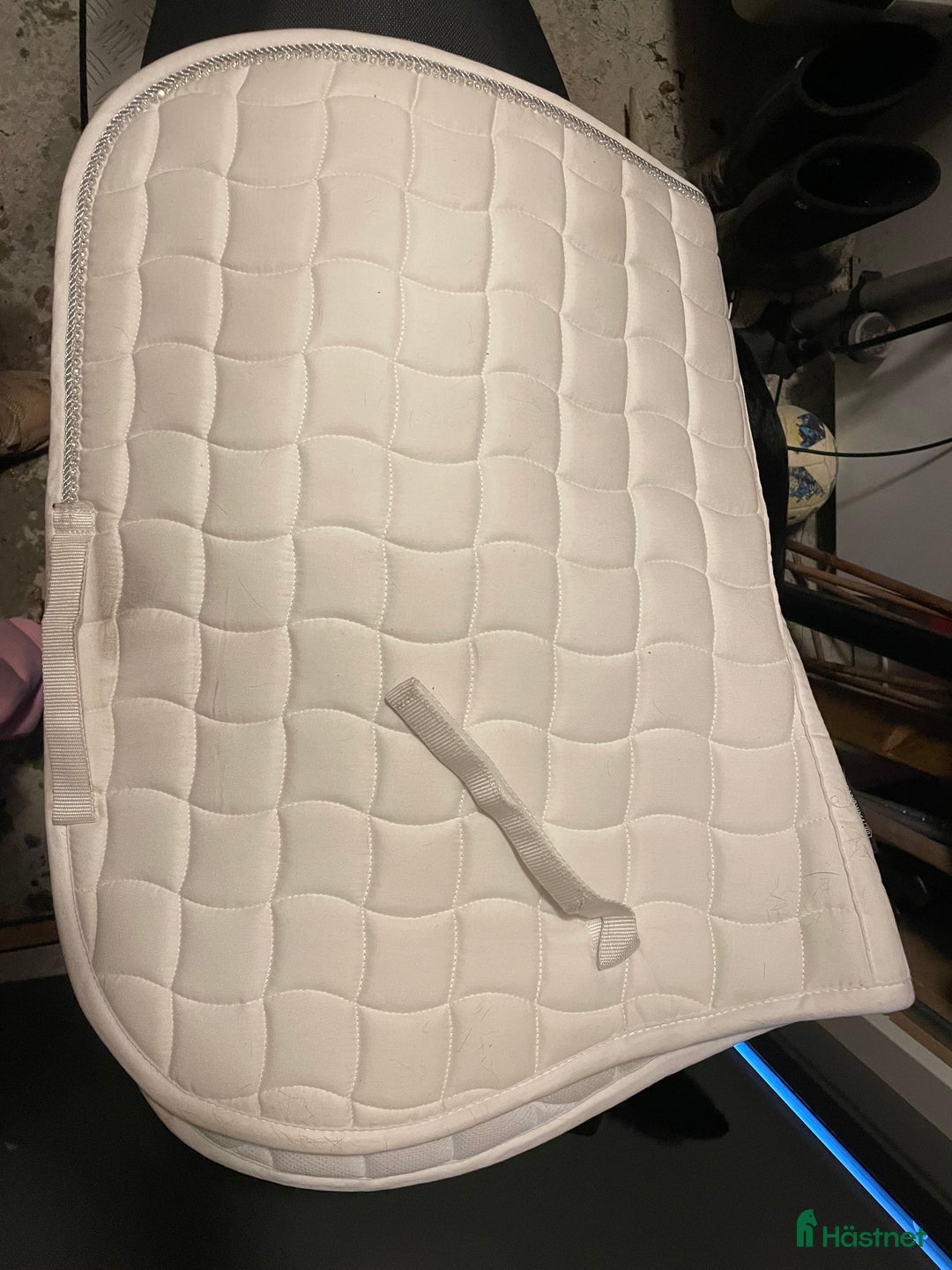 Schabrak & Vojlockar hästutrustning till salu: Vitt schabrak  i Knivsta - Annons 2