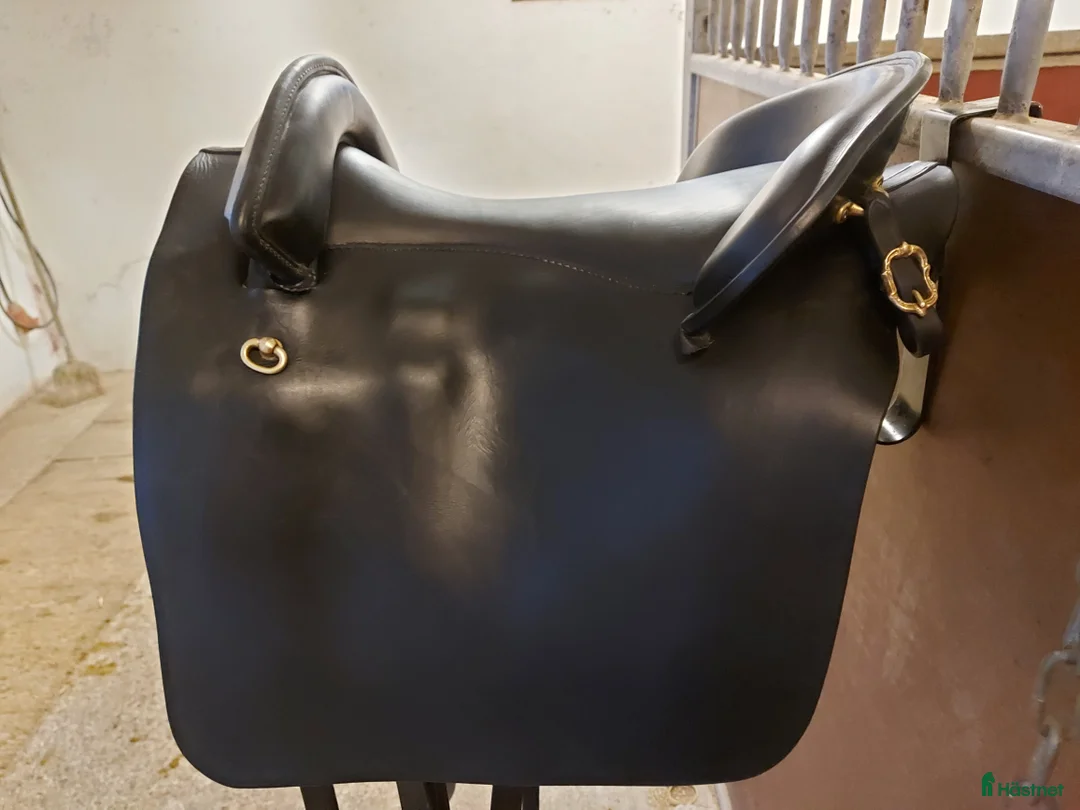 Sadlar hästutrustning till salu: Fin begagnad Espaniola - Annons 1