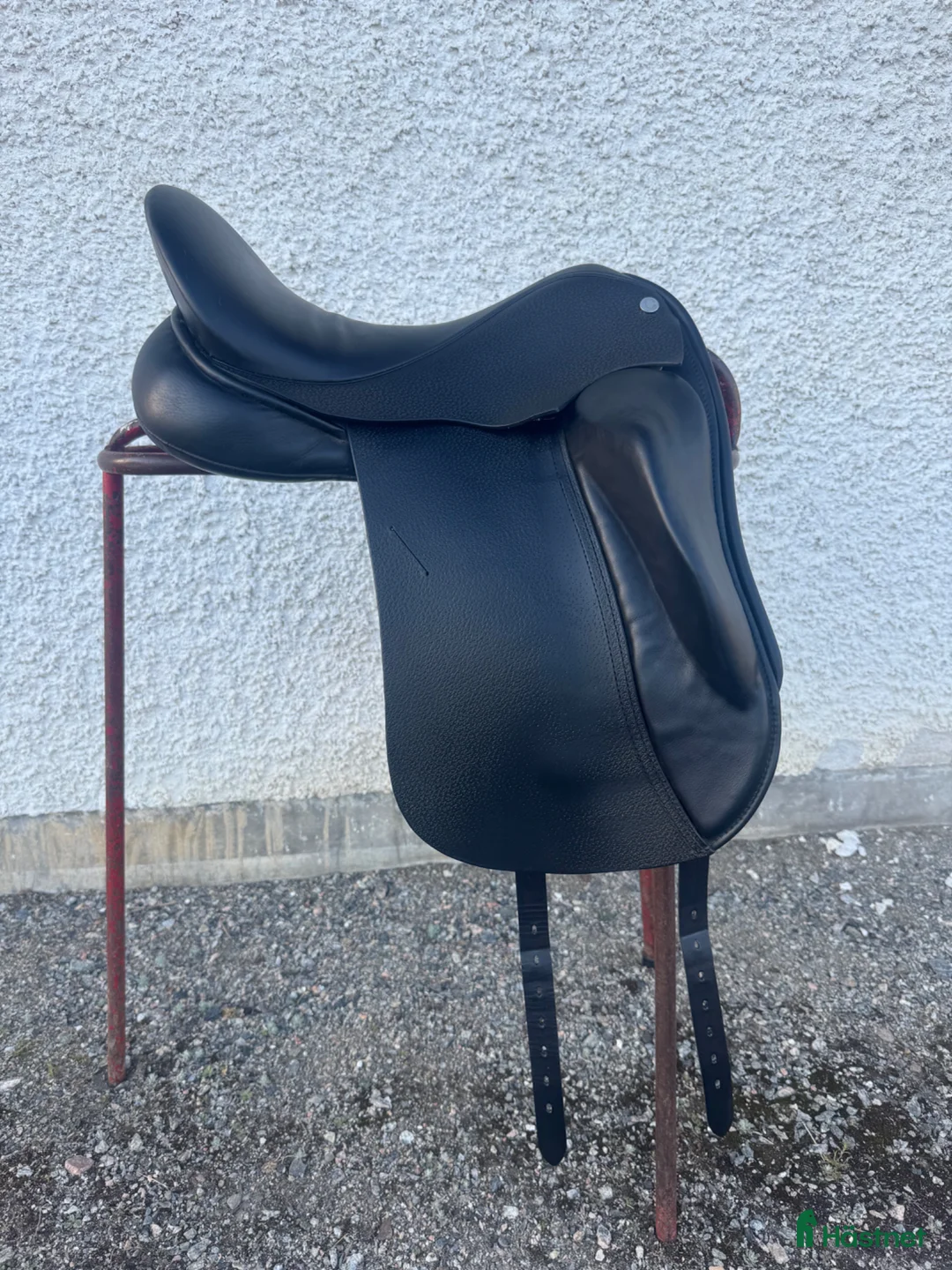 Sadlar hästutrustning till salu: Connector dressyrsadel 17” - Annons 2