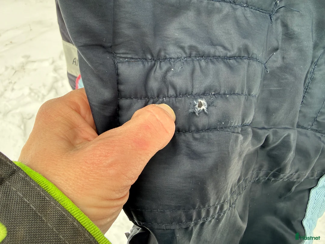 Täcken hästutrustning till salu: Regntäcke Utetäcke Horseware m hals i Visby - Annons 7