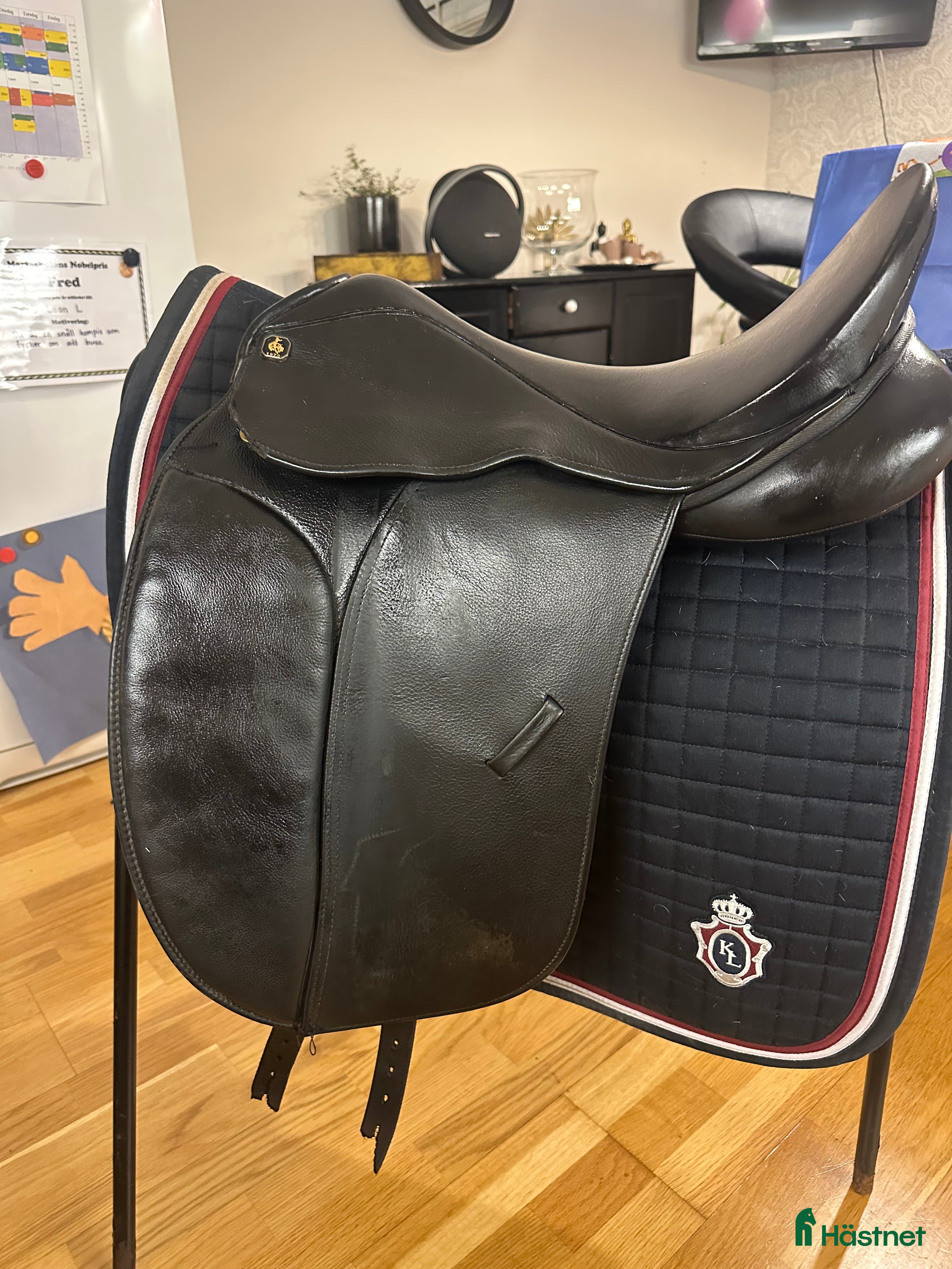 Sadlar hästutrustning Fynd *Dressyrsadel Crown Ideal 17” MW i Borlänge - Annons 5