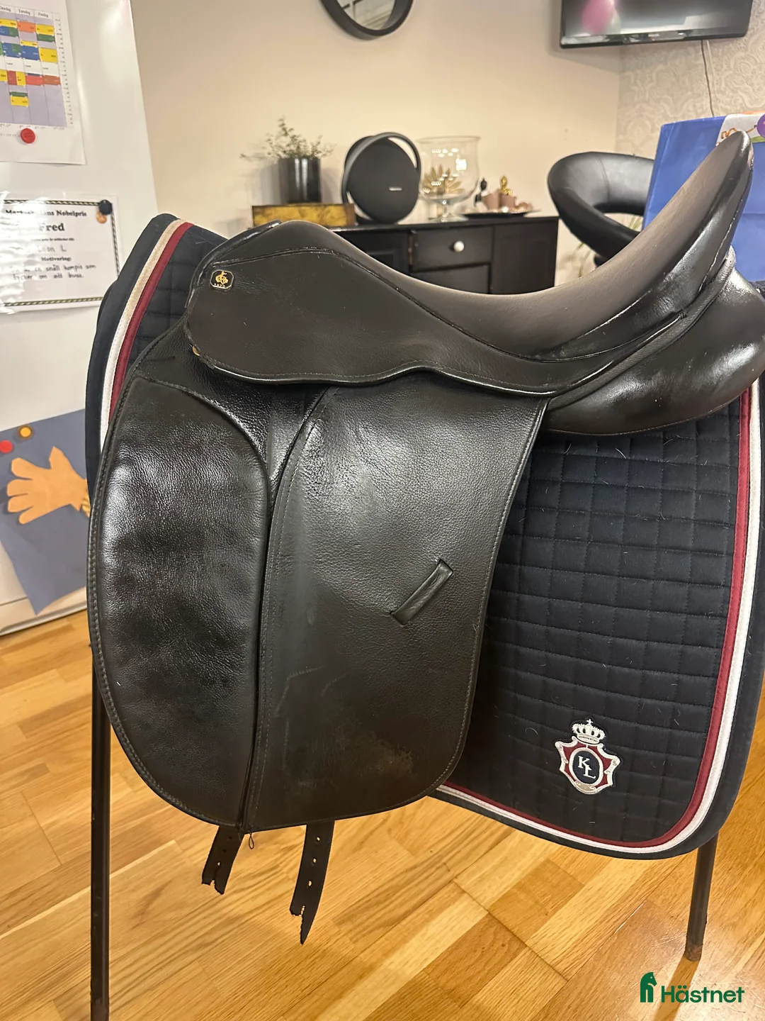 Sadlar hästutrustning till salu: Fynd *Dressyrsadel Crown Ideal 17” MW i Borlänge - Annons 1