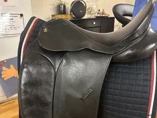 Sadlar hästutrustning Fynd *Dressyrsadel Crown Ideal 17” MW i Borlänge - Annons 5