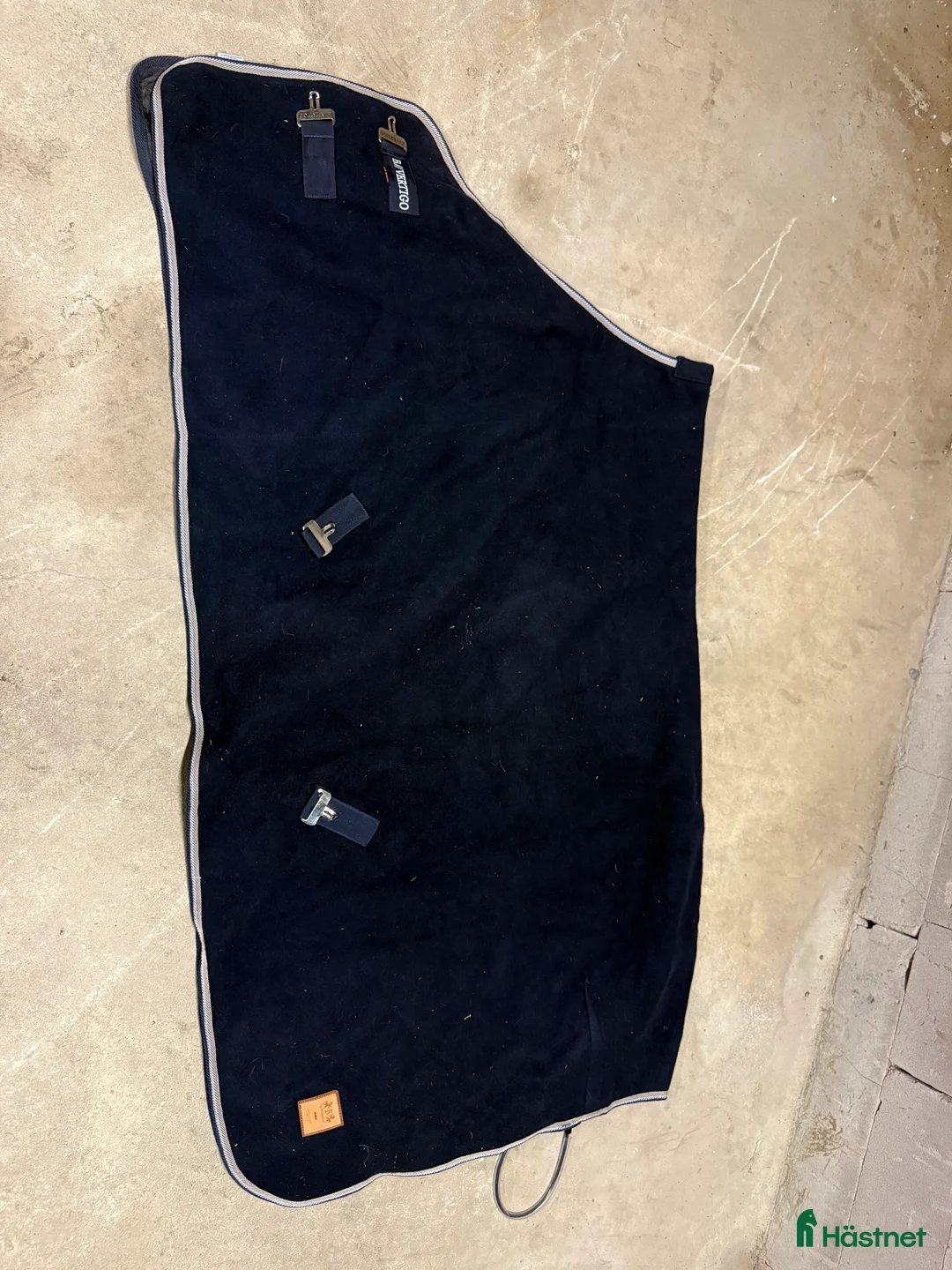 Täcken hästutrustning till salu: Bvertigo ulltäcke i Adelsö - Annons 1