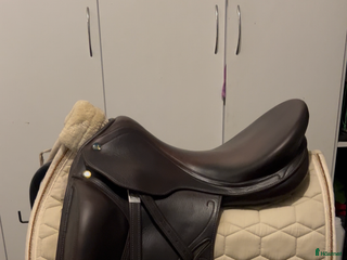 Sadlar hästutrustning till salu: 🌸Prestige passion, brun dressyrsadel 17”🌸 i Ulricehamn - Annons 10
