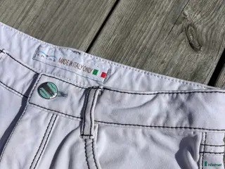 Ridbyxor ryttarutrustning till salu: Vita ridbyxor från Animo Italy i Färjestaden - Annons 21