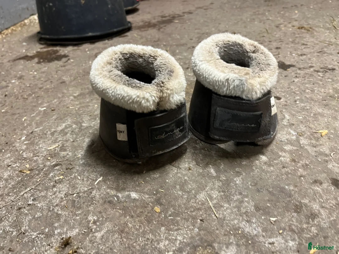 Benskydd hästutrustning till salu: Bruna boots med fluff i Landsbro - Annons 3