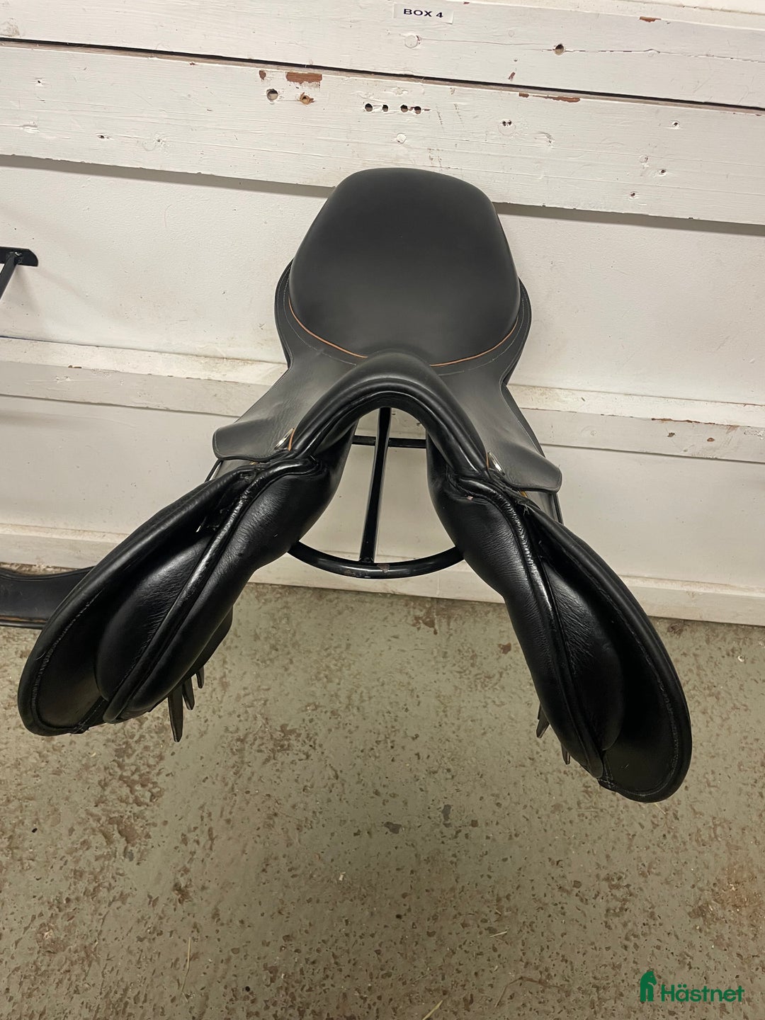 Sadlar hästutrustning till salu: Lippo Fazzino Sadel 16,5 tum Svart i Växjö - Annons 4