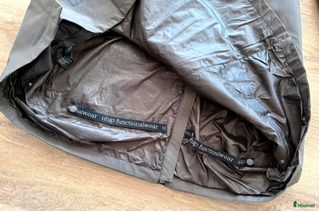 Jackor & Kavajer ryttarutrustning till salu: Uhip Hailey Regnkappa 38 - Annons 5