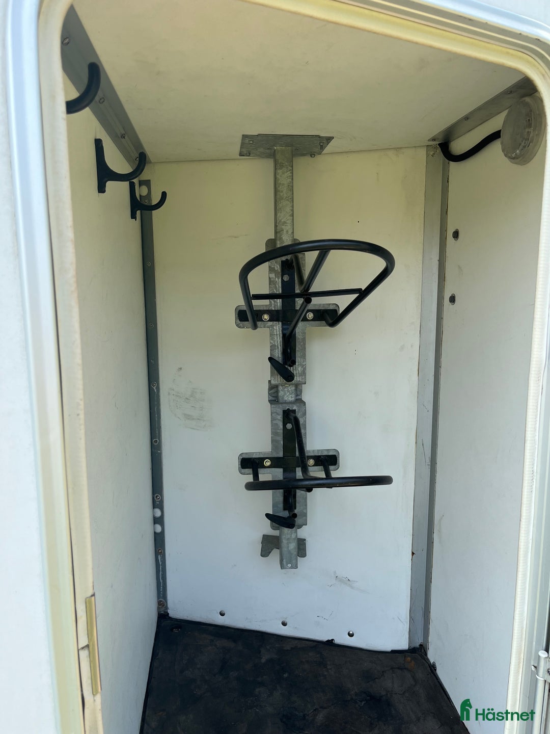 Hästtransporter  fordon & transport till salu: Välskött Thule Royal XT hög lastvikt i Kristianstad - Annons 5