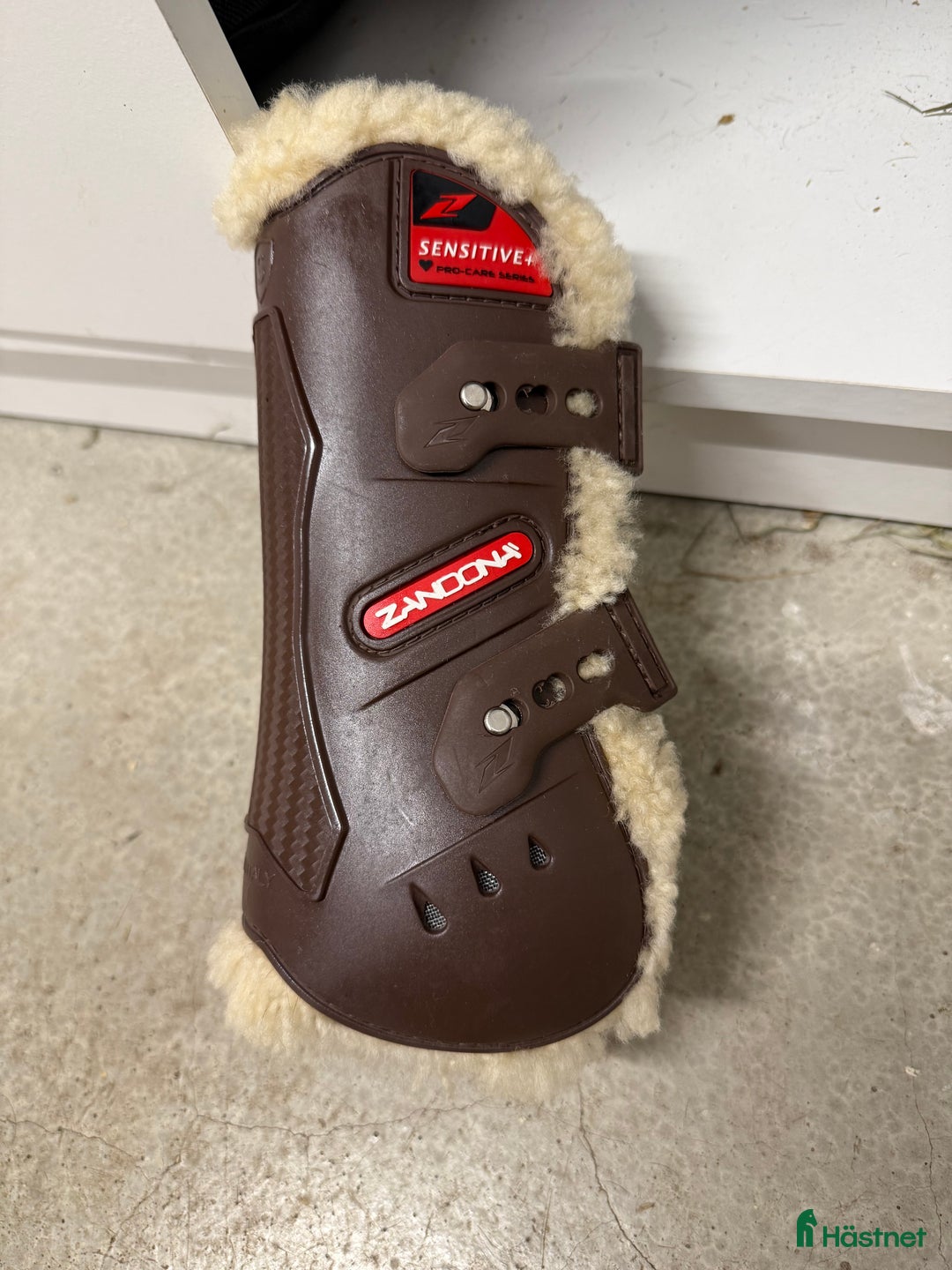 Benskydd hästutrustning till salu: Zandona Fluffskydd i Edsbruk - Annons 1