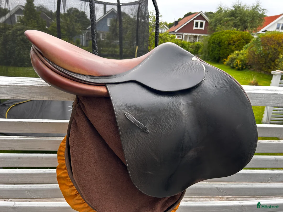 Sadlar hästutrustning till salu: Butetsadel 18 tum! - Annons 2