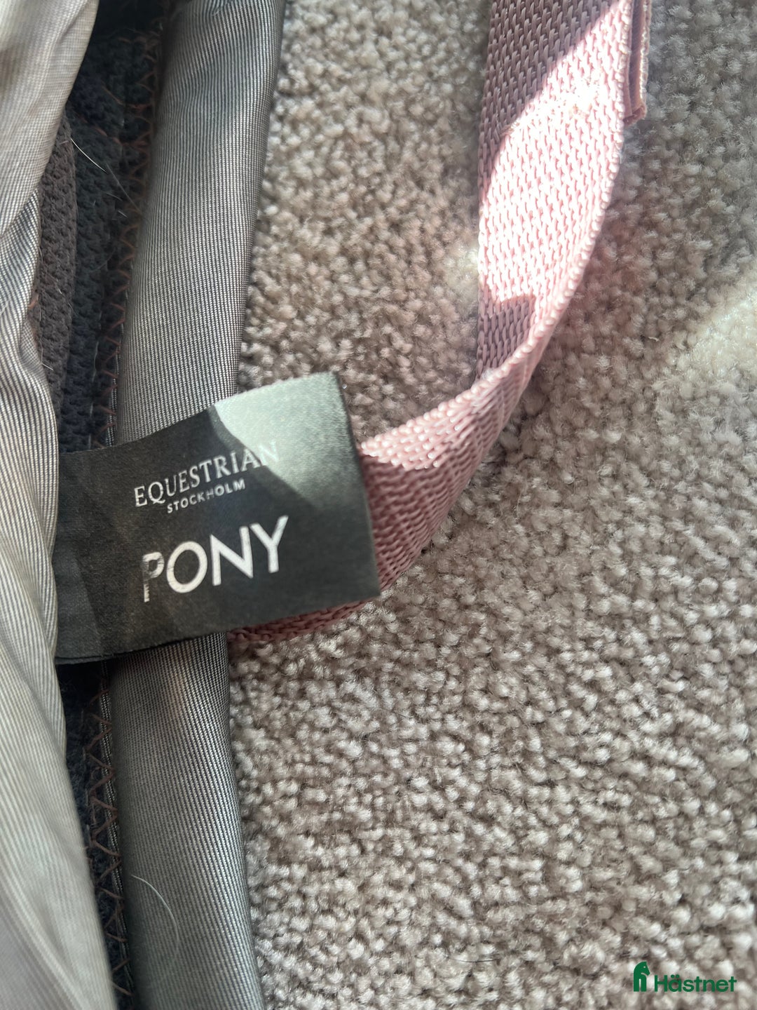 Schabrak & Vojlockar hästutrustning till salu: Rosa Es schabrak  i Storfors - Annons 3