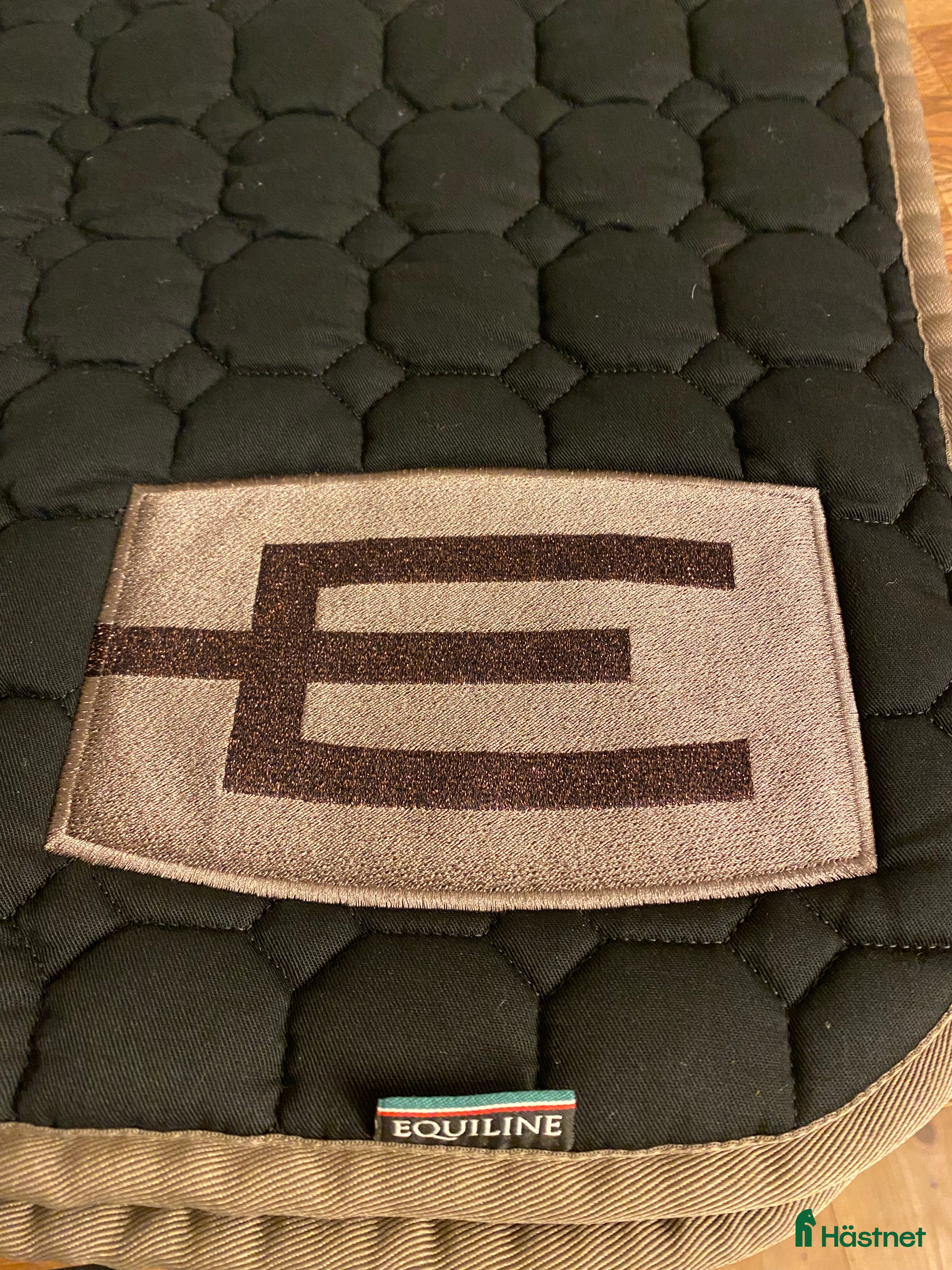 Schabrak & Vojlockar hästutrustning till salu: Equipe och E-logga schabrak i Brålanda - Annons 6