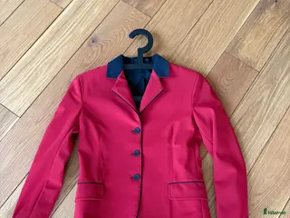 Jackor & Kavajer ryttarutrustning till salu: Tävlingskavaj CT röd stl 12 i Limhamn - Annons 16