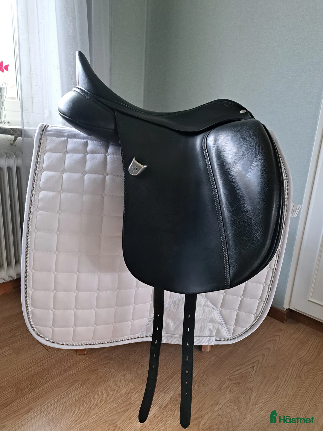 Sadlar hästutrustning till salu: Bates new dressage i Alingsås - Annons 1