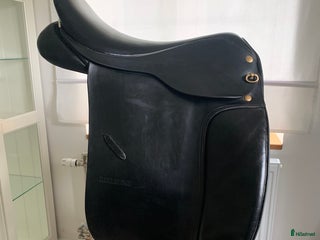Sadlar hästutrustning till salu: Snygg välskött Karlslund sadel i Vellinge - Annons 3