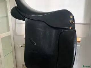 Sadlar hästutrustning till salu: Snygg välskött Karlslund sadel i Vellinge - Annons 3