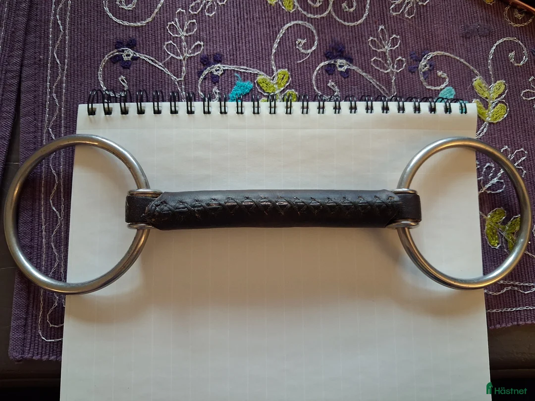 Bett hästutrustning till salu: Rakt läderbett 12,5 cm - Annons 1