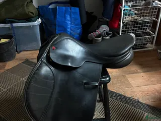 Sadlar hästutrustning till salu: Albion Legend i Söderköping - Annons 2