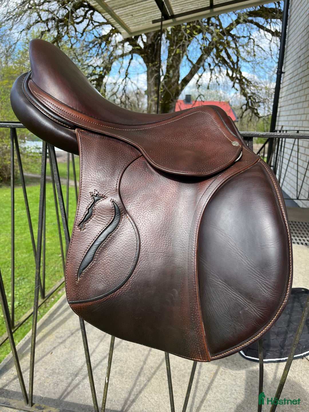 Sadlar hästutrustning till salu: Mycket välvårdad Antares hoppsadel i Dalsjöfors - Annons 1