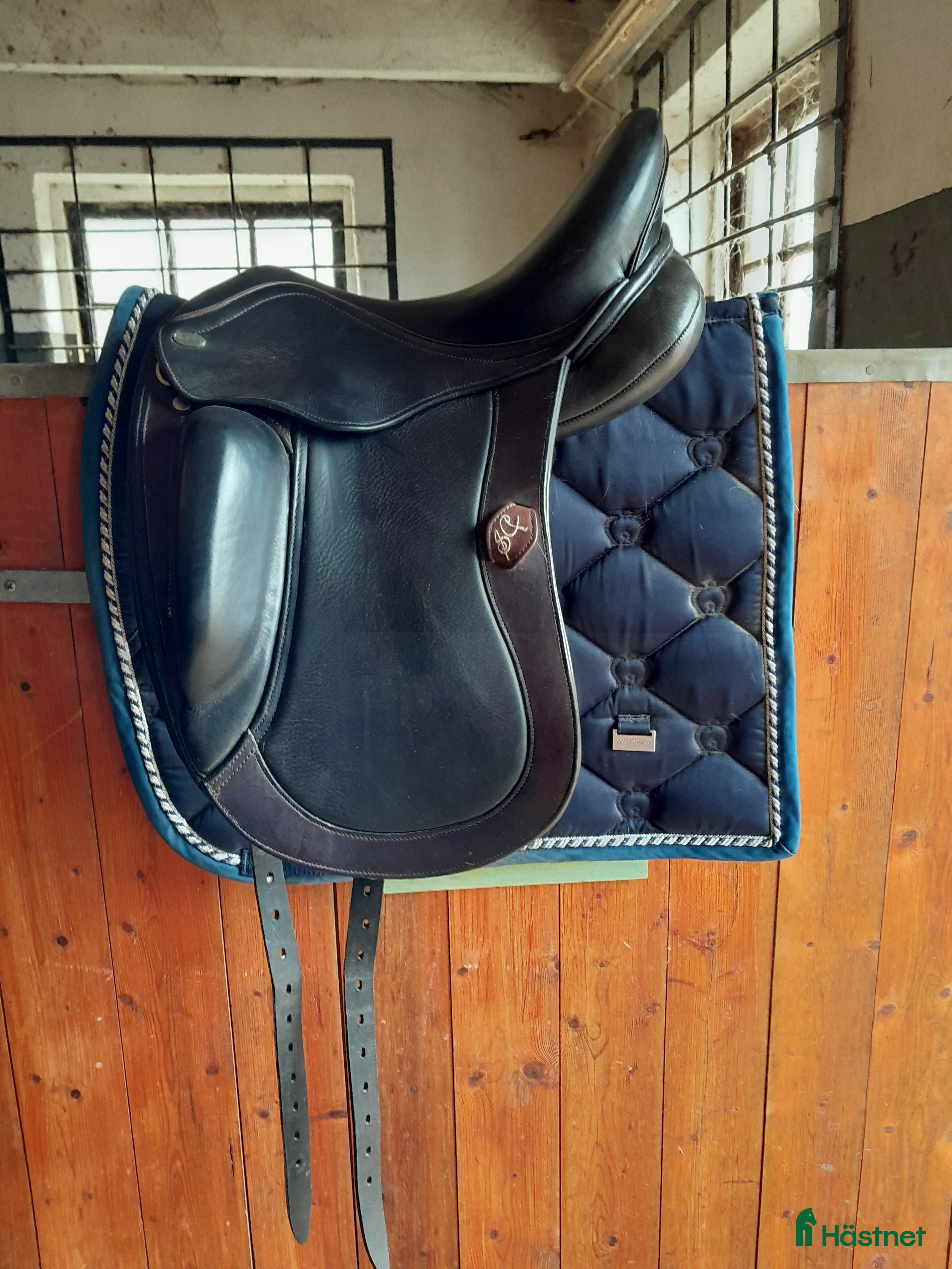 Sadlar hästutrustning till salu: Fin dressyrsadel i Grimeton - Annons 23