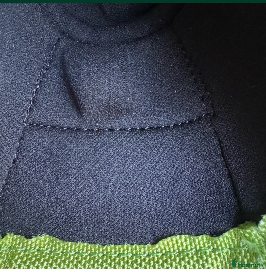 Benskydd hästutrustning till salu: Ett par gröna boots i strl M i Torsåker - Annons 3