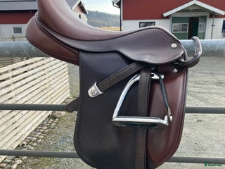 Sadlar hästutrustning till salu: Bates dressyrsadel i Veddige - Annons 5