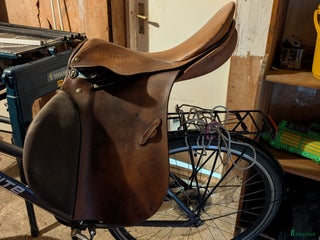 Sadlar hästutrustning till salu: Äldre stubbensadel i Skepplanda - Annons 3